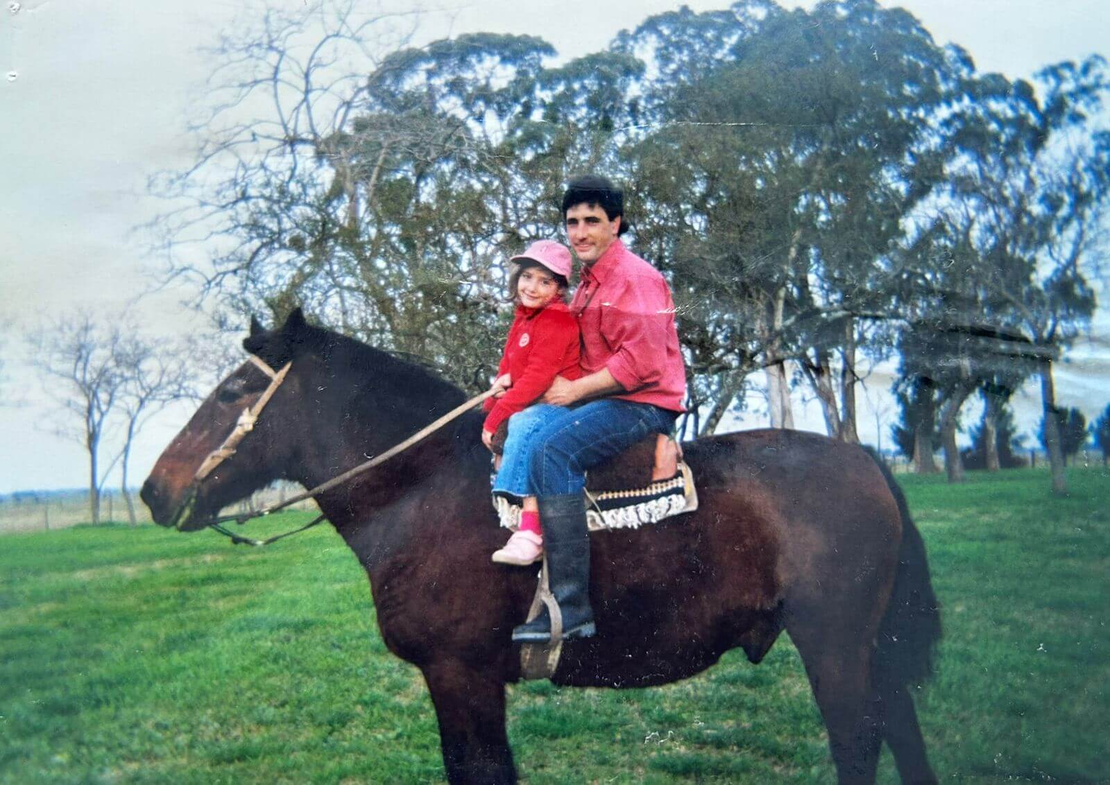 VIEJA A caballo