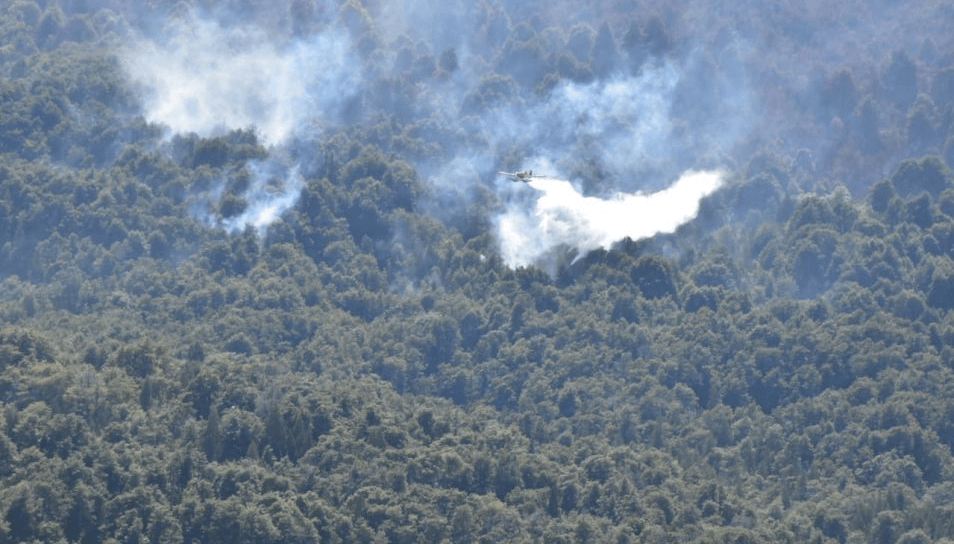 incendio forestal avion hidrante